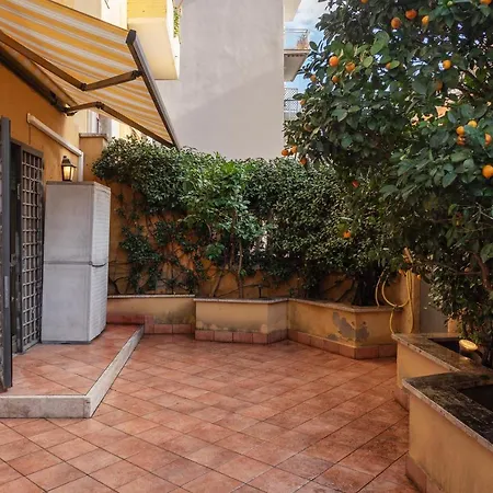 Apartment Joivy Private Garden Near Bardini